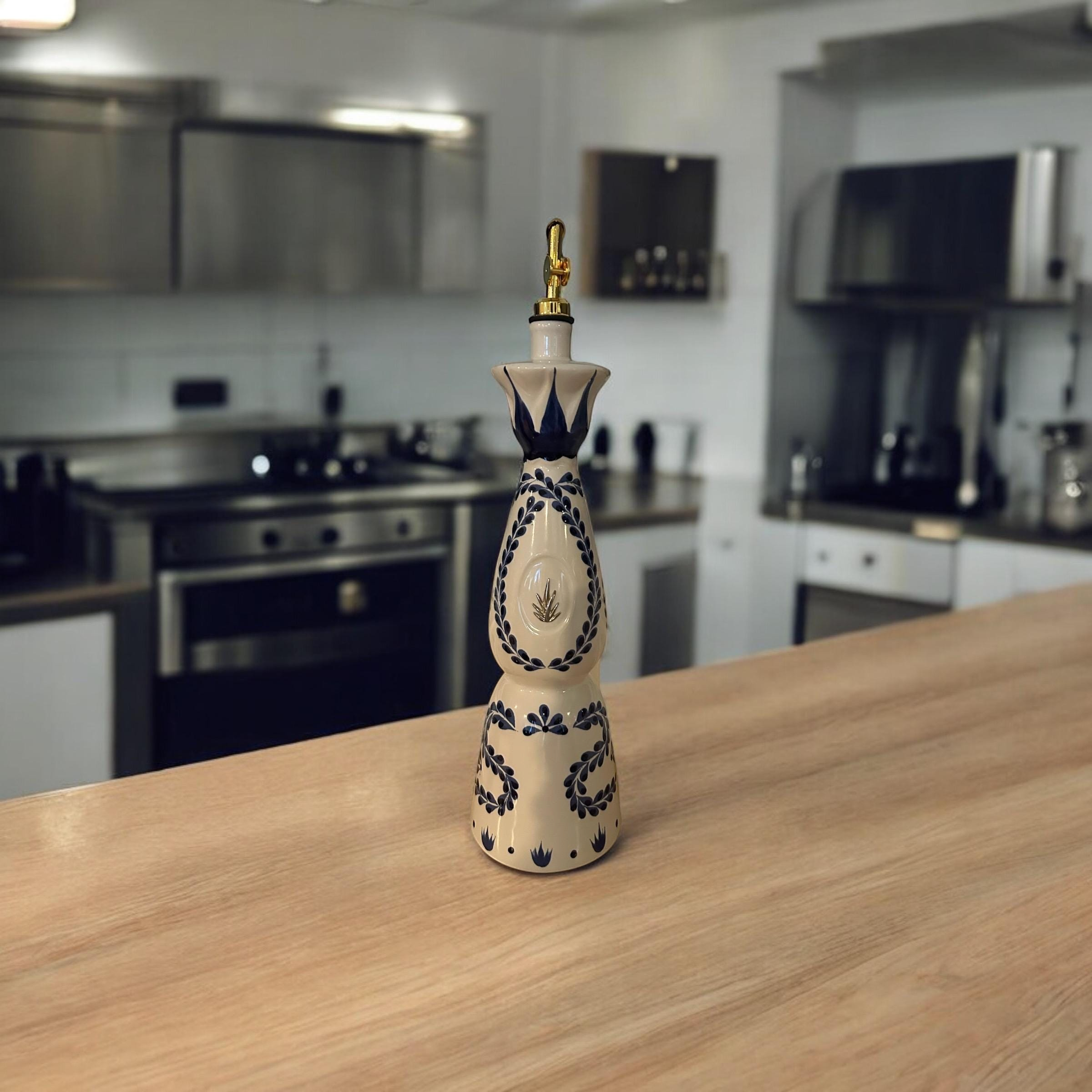 Handpainted Class Azul 750ml Olive Oil Dispenser Handpanted Clase Azul Olive Oil Dispenser